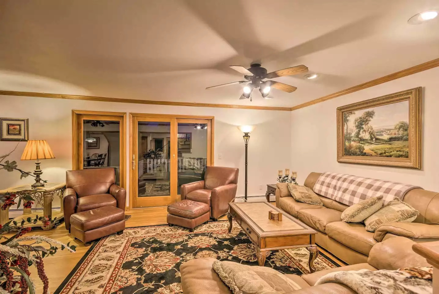 Gather in the comfort of the main living area. Gather in the comfort of the main living area. - Leaping Fawn Lodge - Waynesville