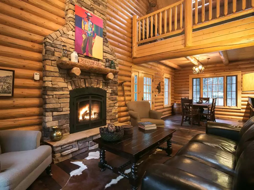 Cozy up to the fireplace Cozy up to the fireplace - Gold Creek Cabin - Volcano