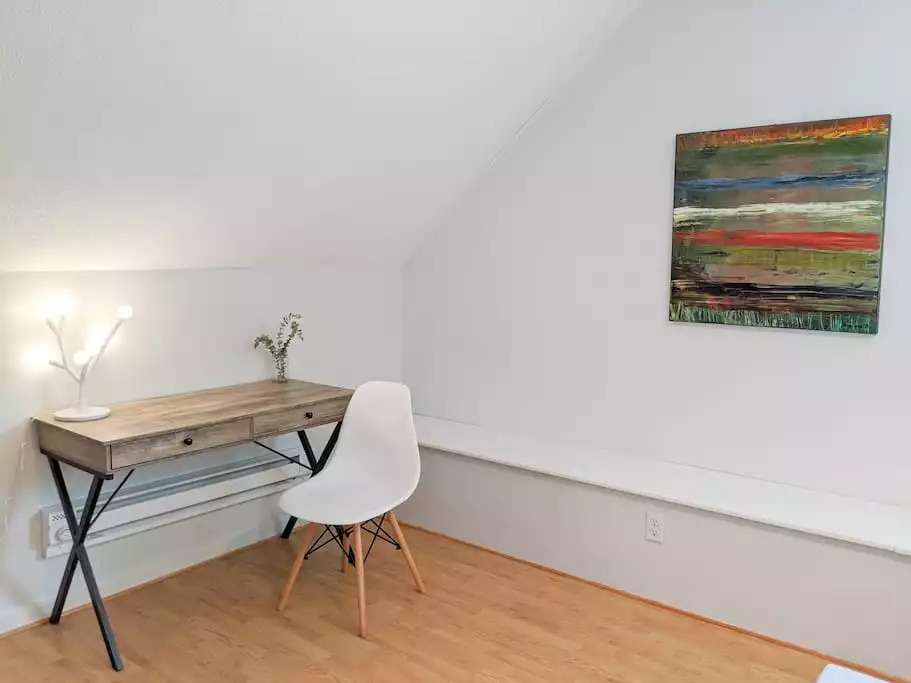 2nd Level Queen Bed. Most of the art on display was created by @TrishaLyonsArt and is available for purchase. 2nd Level Queen Bed. Most of the art on display was created by @TrishaLyonsArt and is available for purchase. - Modern TN Farmhouse at Lake Chickamauga w/ WiFi - Decatur
