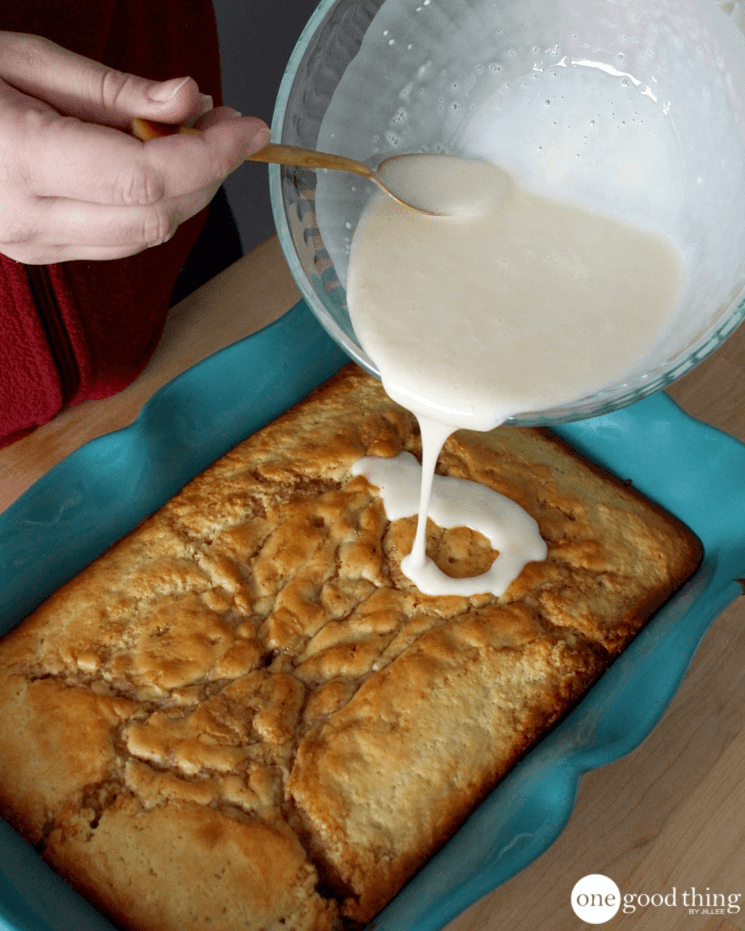 Cinnamon Roll Cake