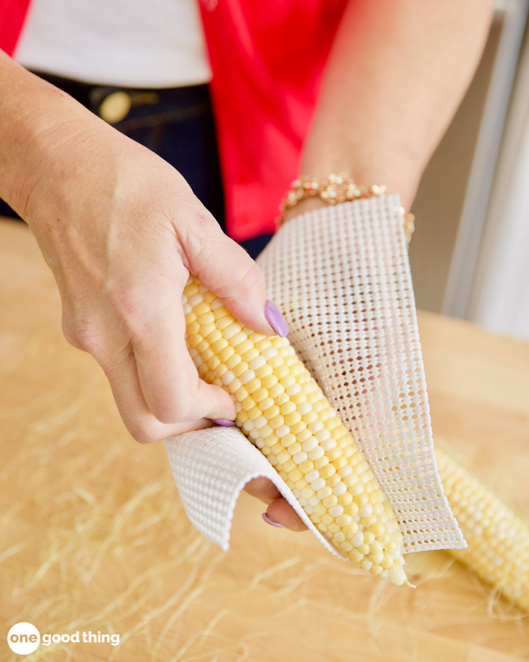 how to remove silk from corn