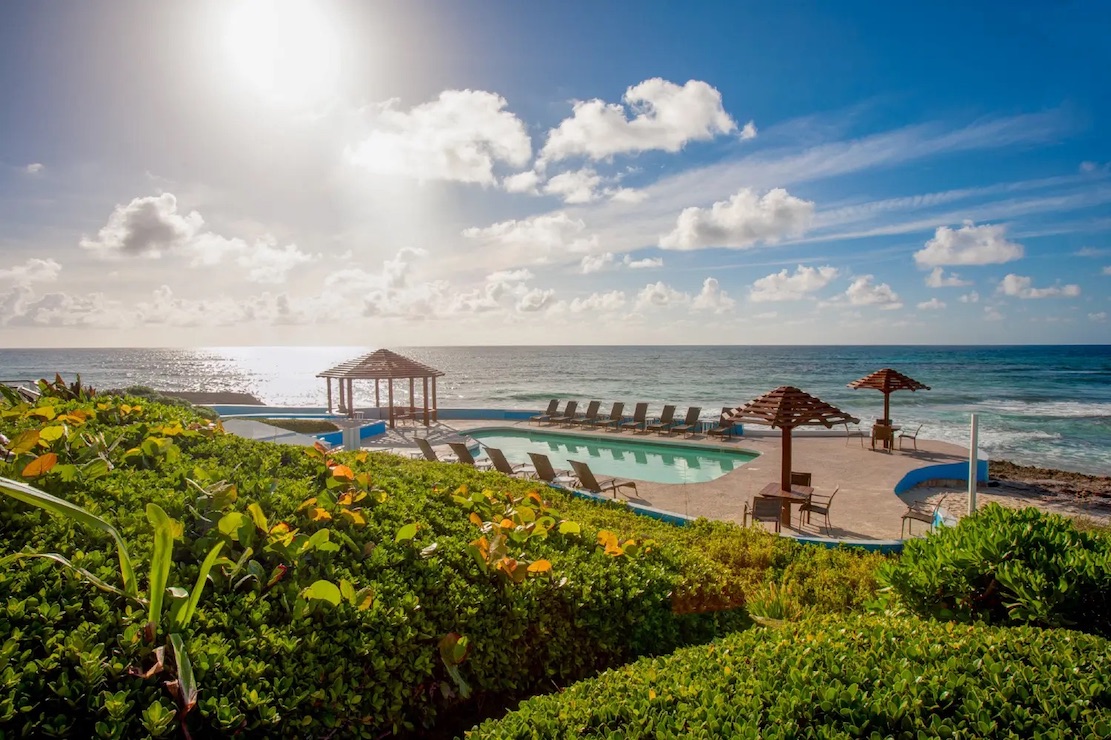 The Abaco Inn: Pool Day Pass Hope Town | ResortPass