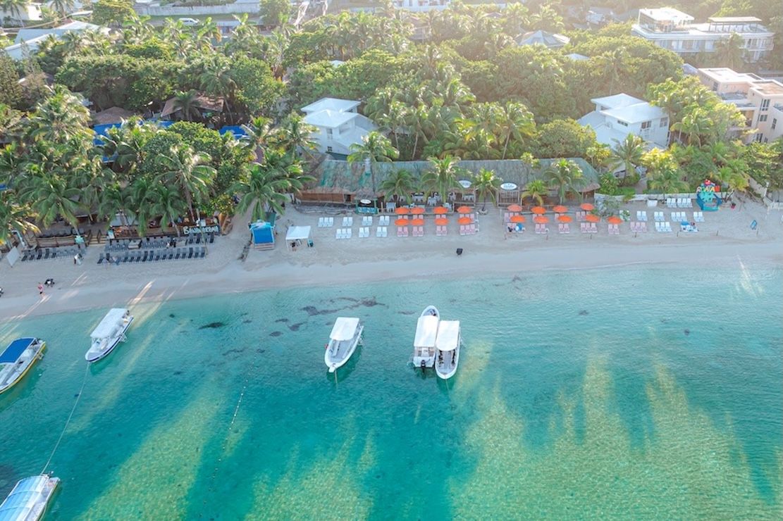 Paradise Beach Hotel & Resort: Pool & Spa Day Pass Roatan | ResortPass