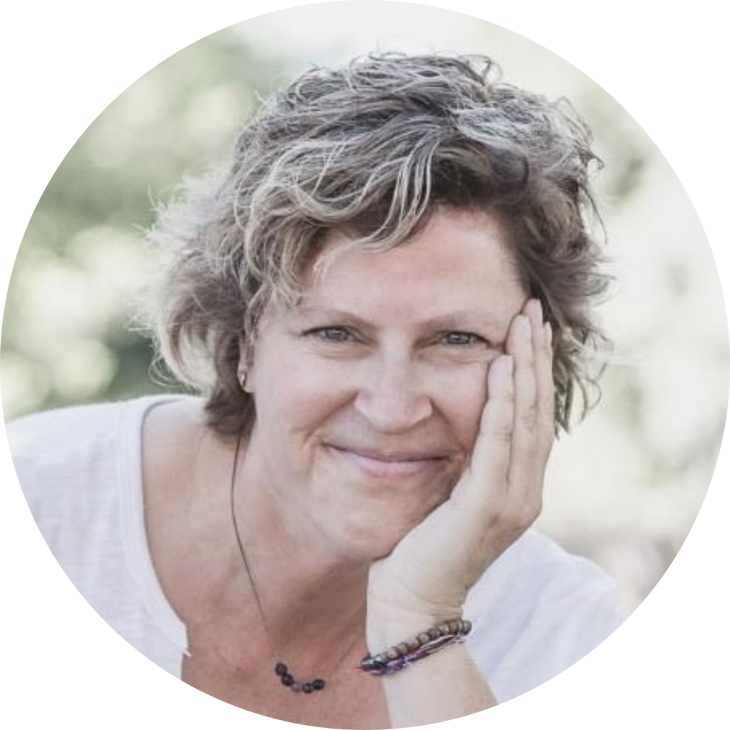 Kim Clark, D&I Consultant at Kim Clark Communications, guest on Bananatag's Morning Show - The Best Show for Internal Communicators