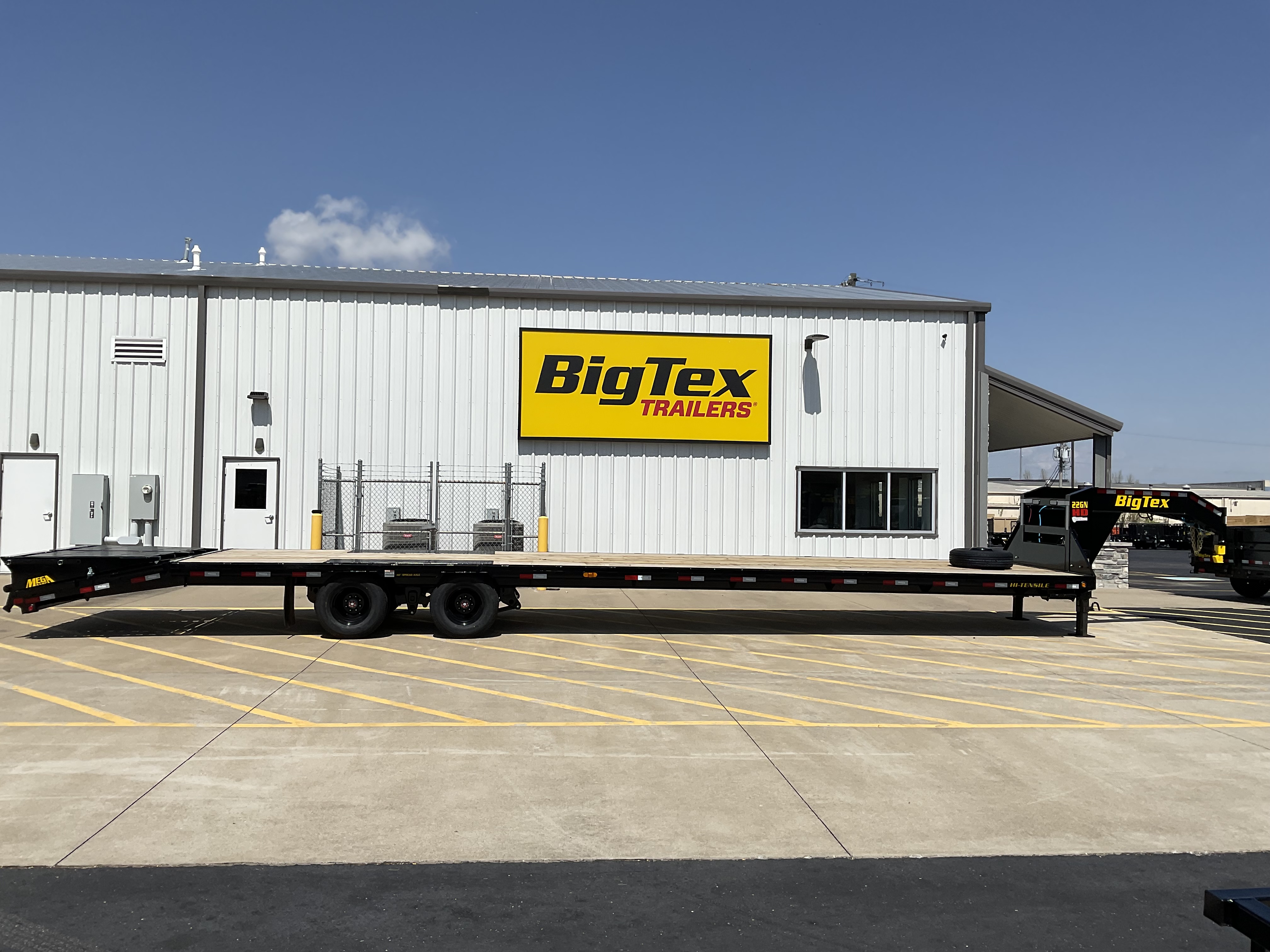 Big Tex 22GN, Gooseneck, 102" x 25', 23.9K, Dovetail, Mega Ramps Image 1