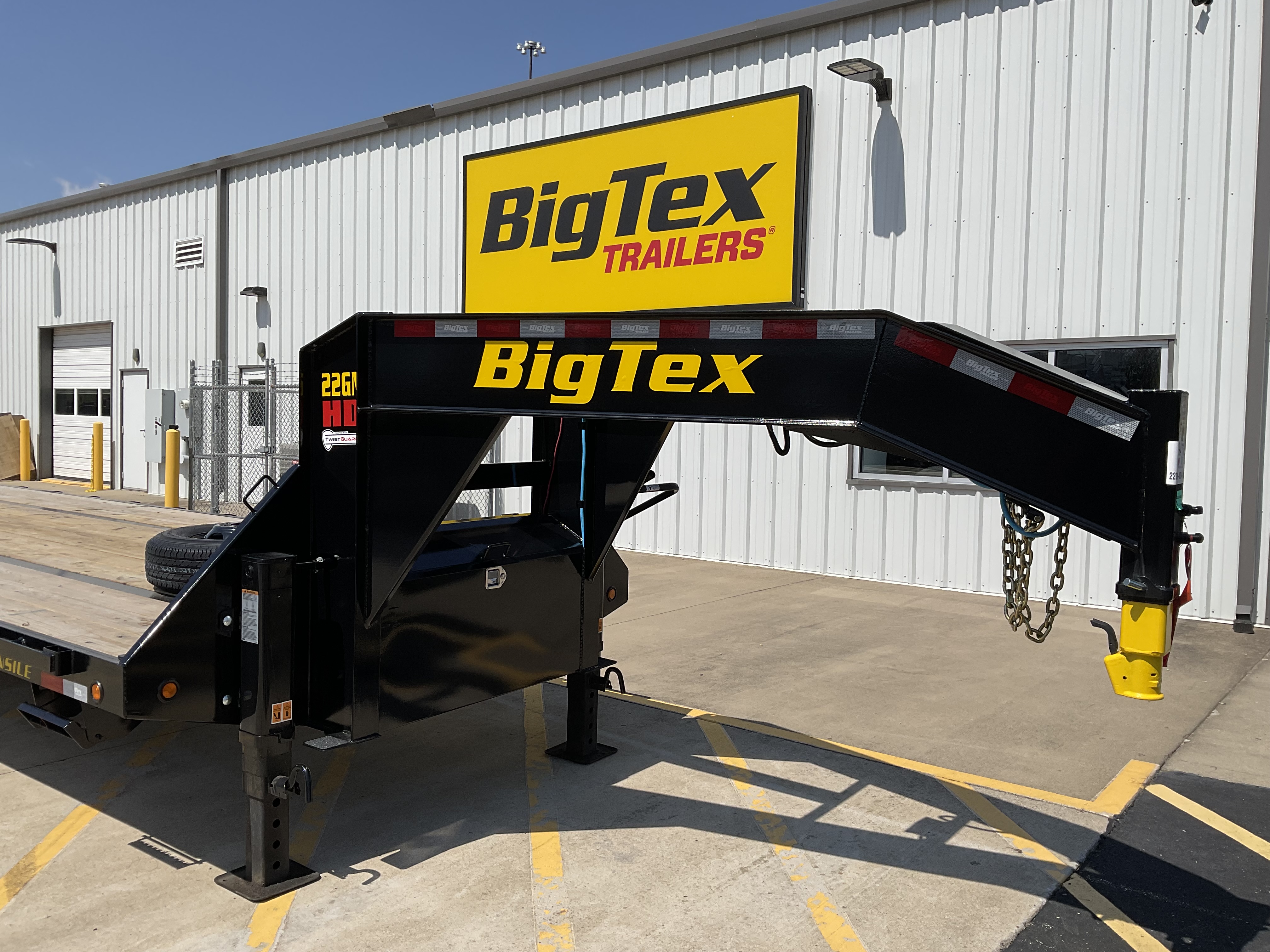 Big Tex 22GN, Gooseneck, 102" x 25', 23.9K, Dovetail, Mega Ramps Image 2