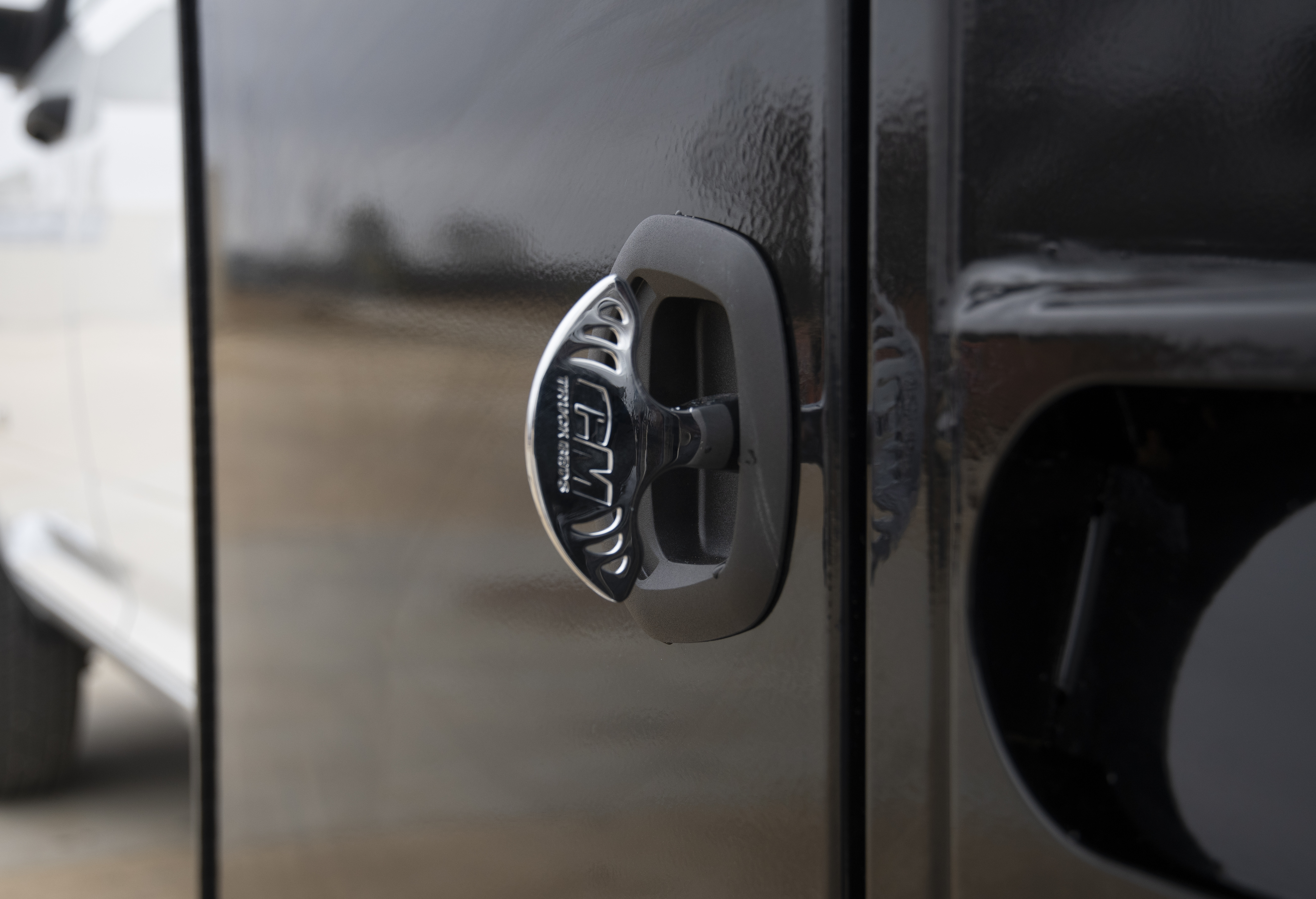 CM SK BED 94" L X 94" W X 60" CA X 34" RUNNERS Image 1