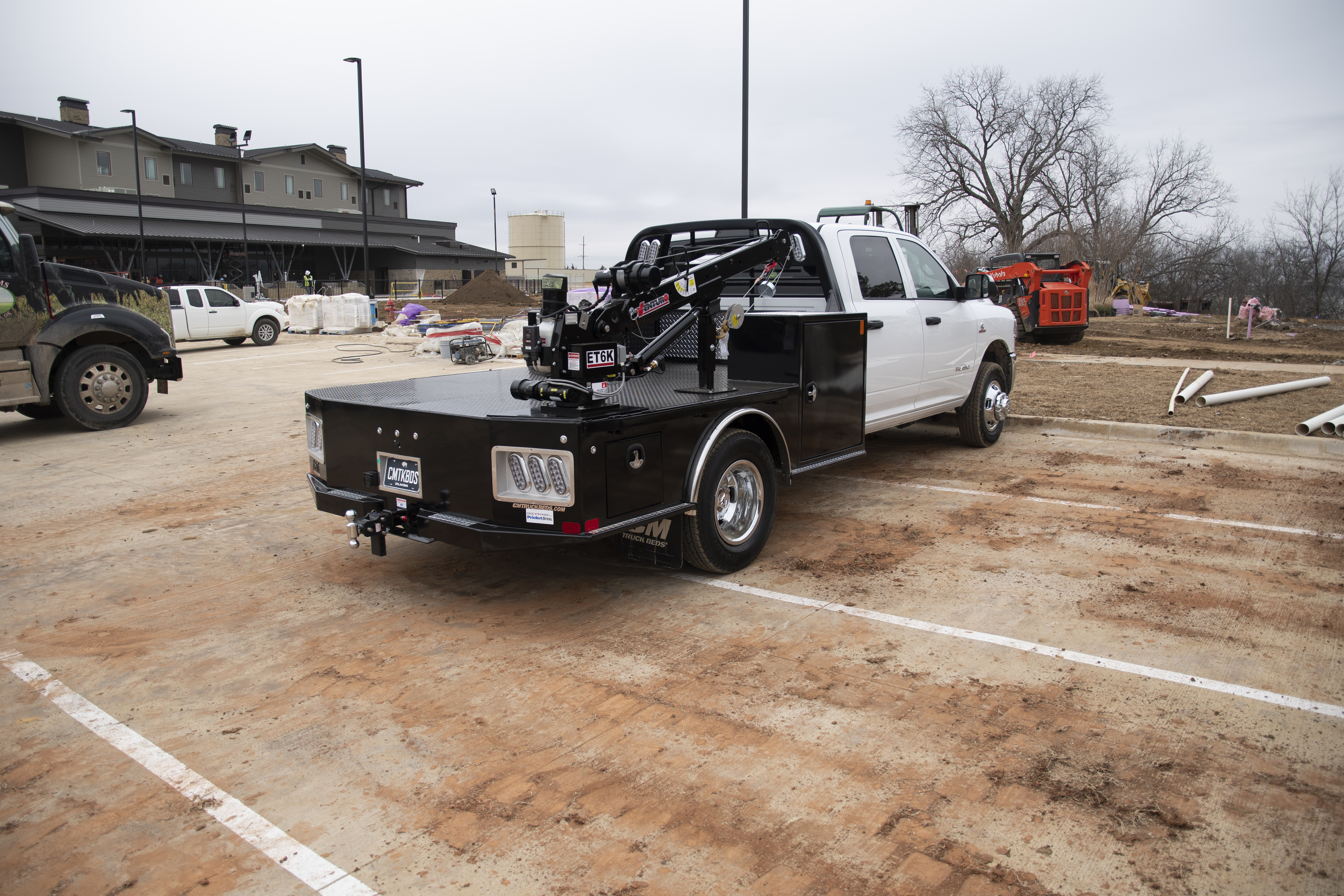 CM SK BED 94" L X 94" W X 60" CA X 34" RUNNERS Image 2