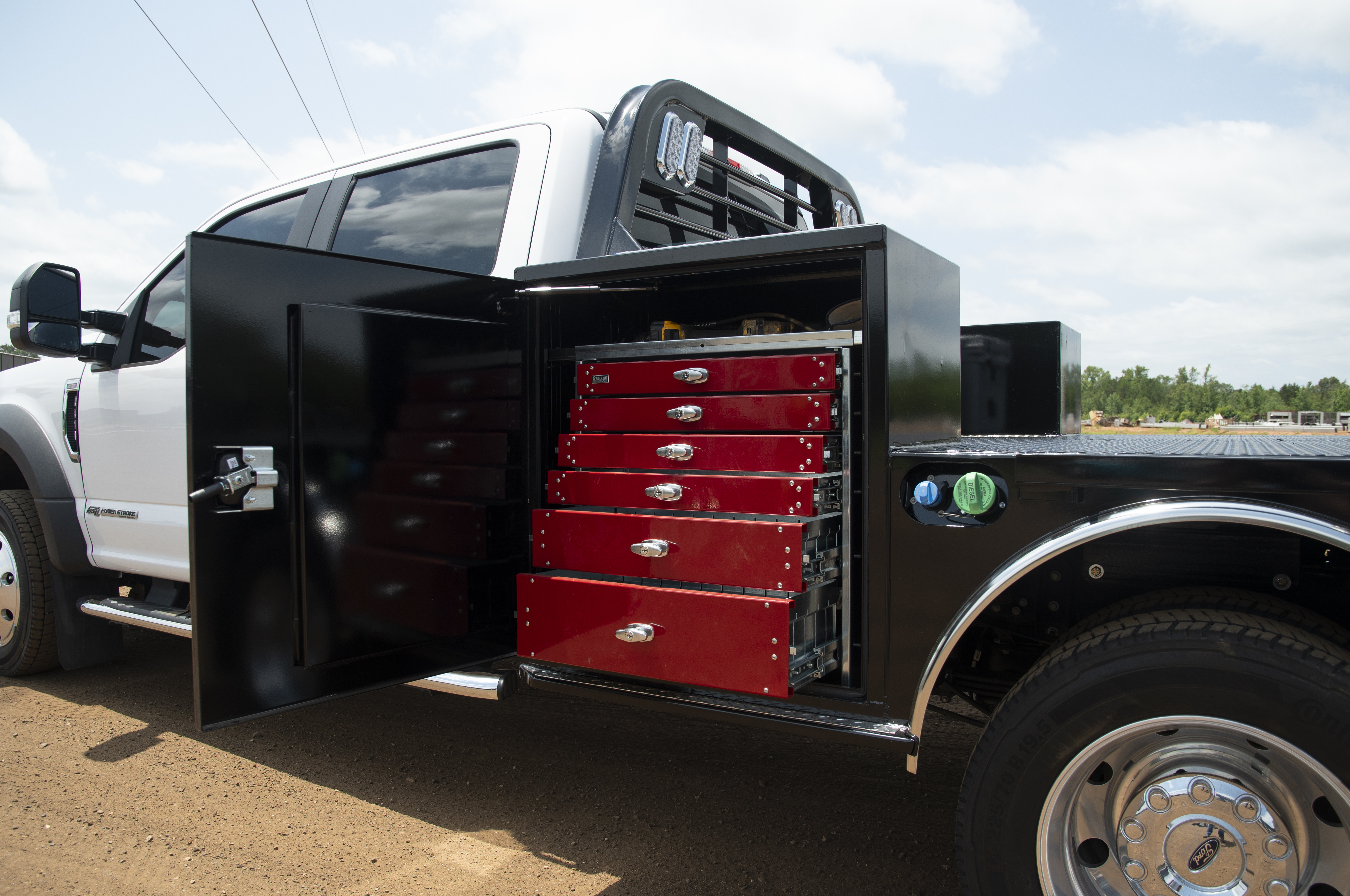 CM SK BED 94" L X 94" W X 60" CA X 34" RUNNERS Image 0