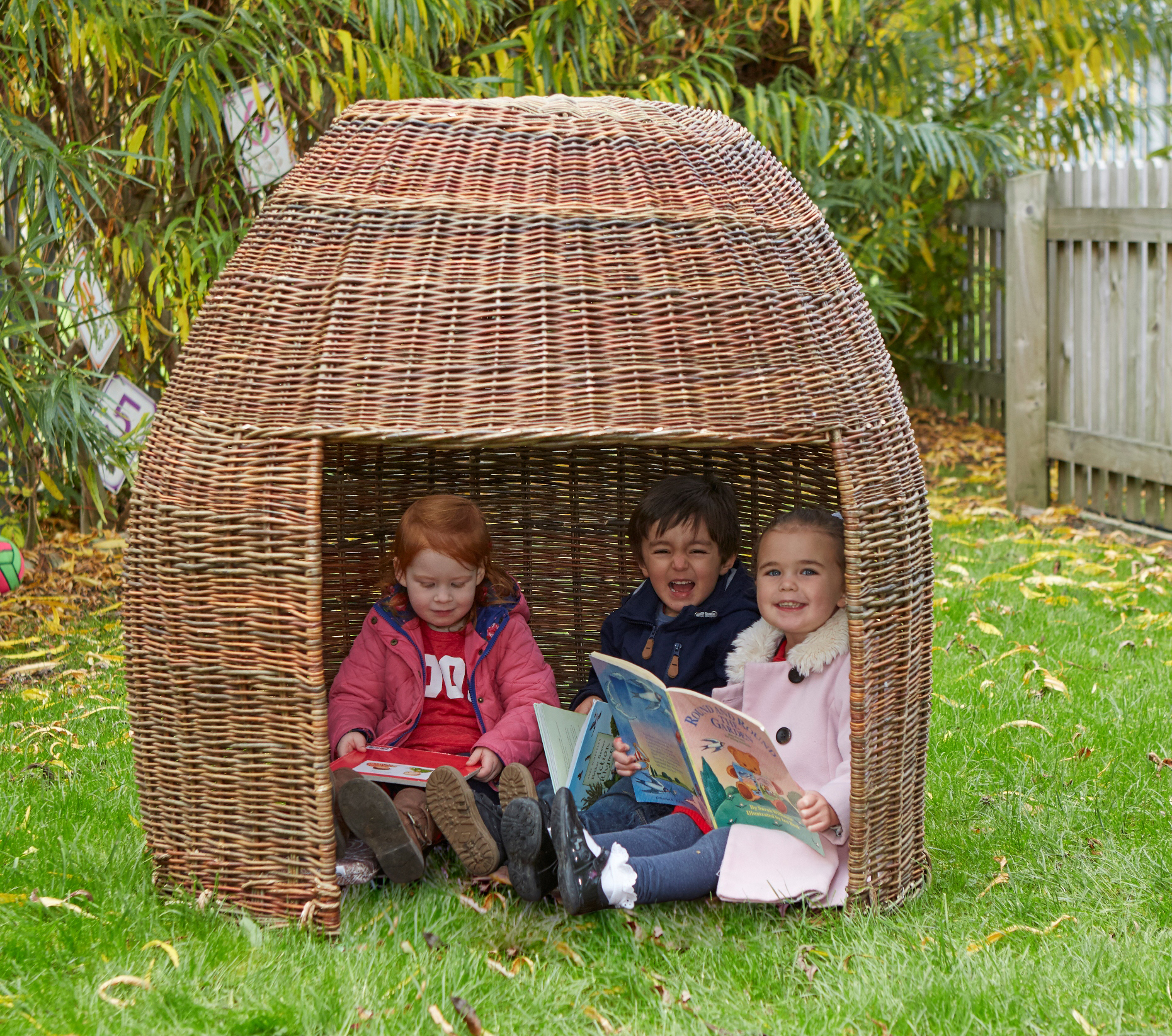 Outdoor Wicker Group Readers Pod