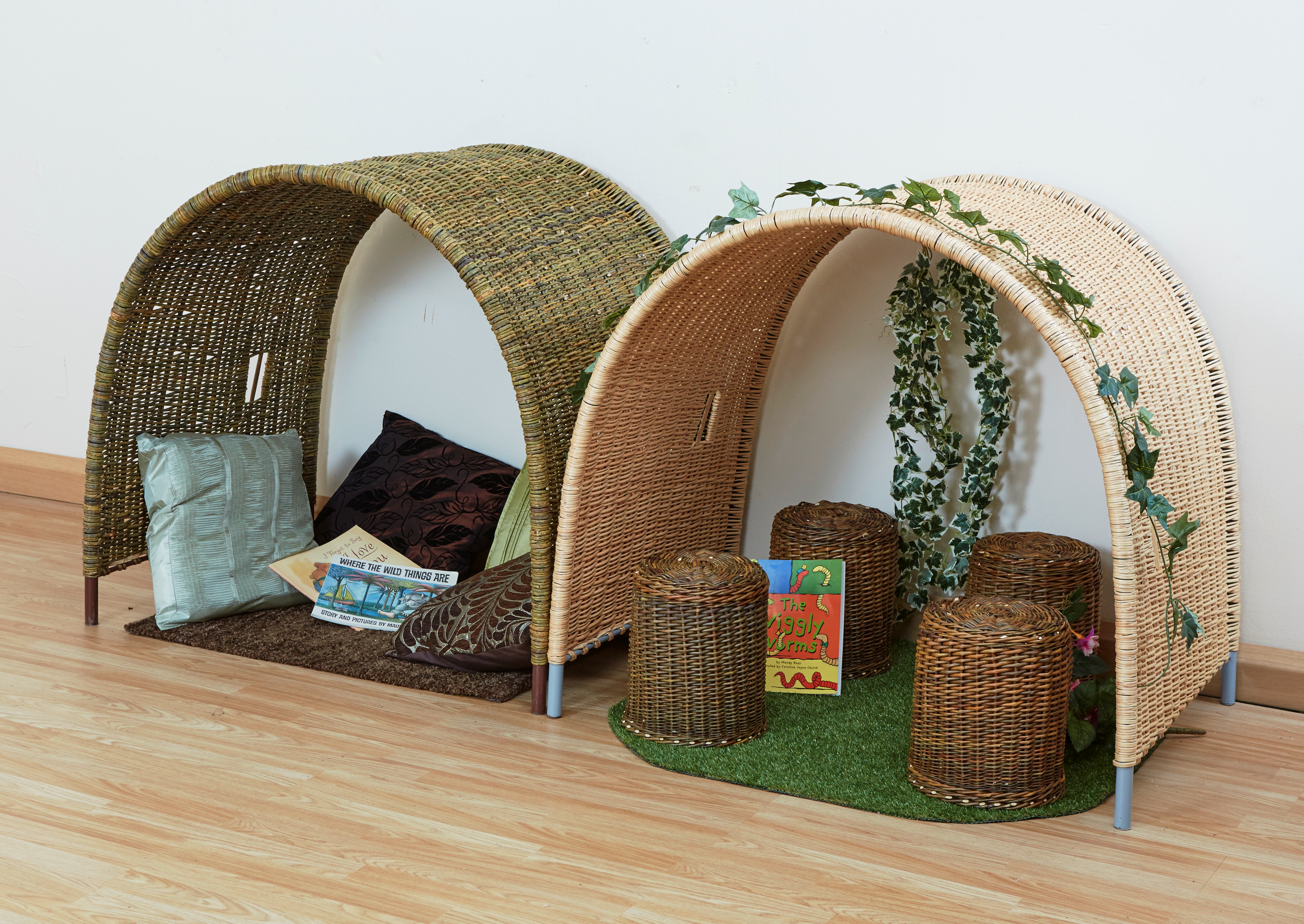 Medium Indoor and Outdoor Wicker Arch Set