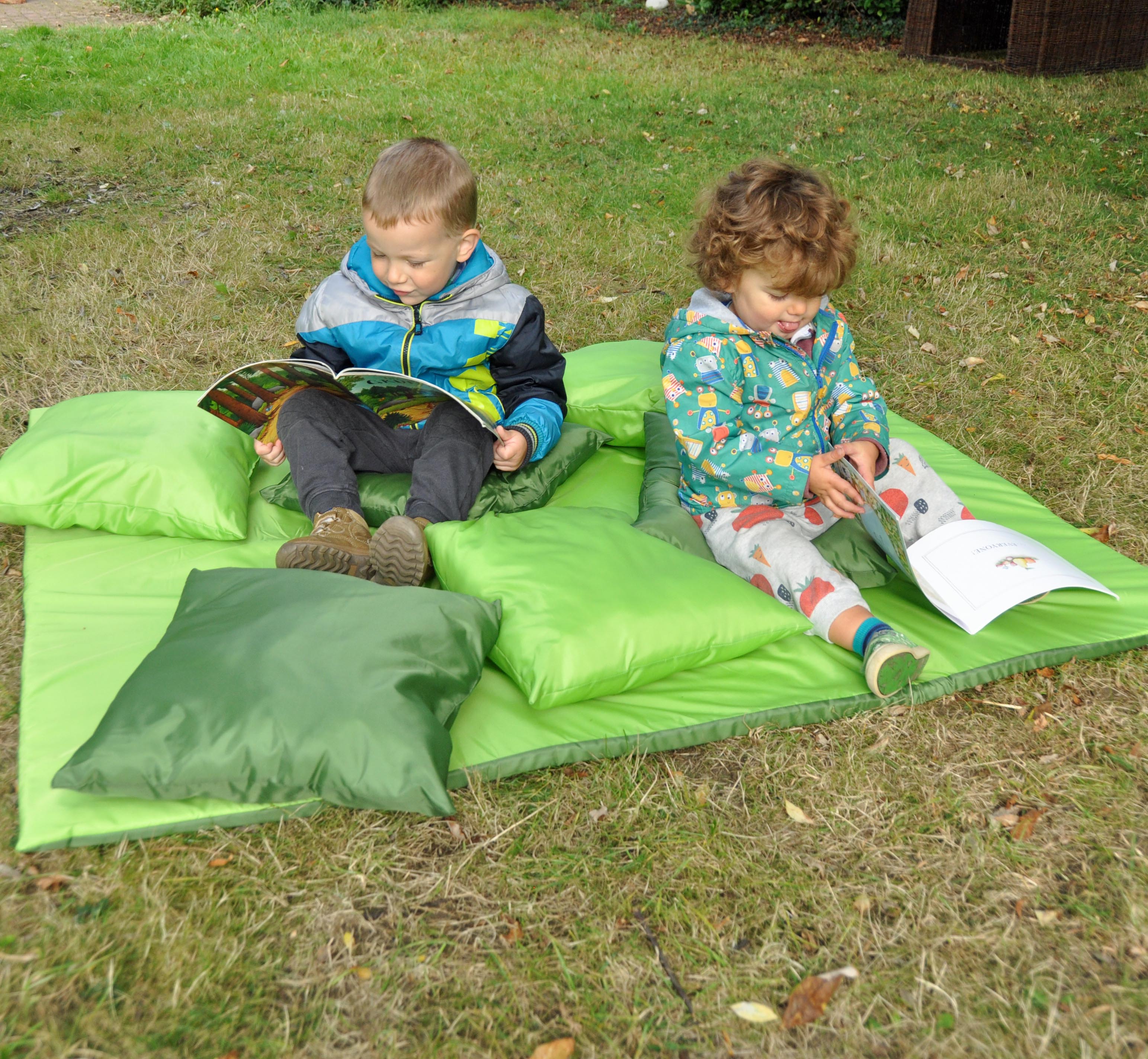 Cushions and Mat 7 Piece Outdoor Set