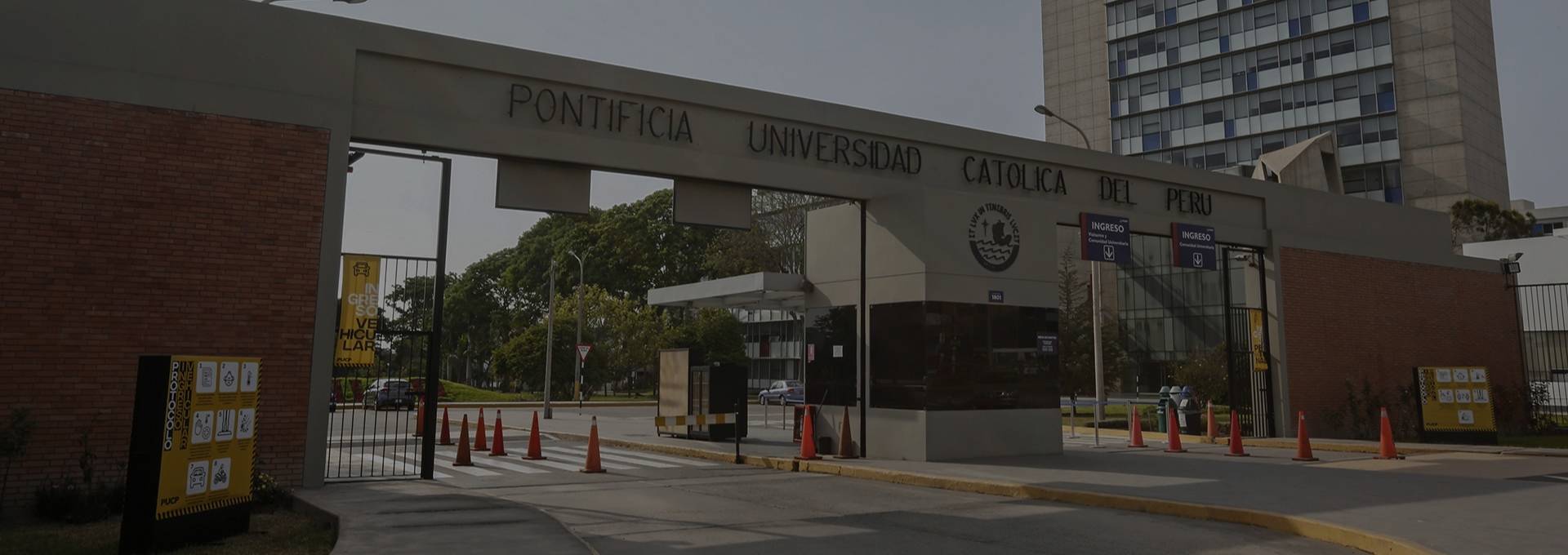 Portada de Noticia Feliz 105 Aniversario Pontificia Universidad Católica del Perú