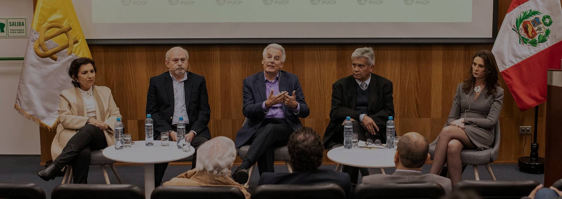 Portada de Noticia Álvaro Vargas Llosa en mesa Futuro Perú de Centrum PUCP: “Las grandes oportunidades llegan de las grandes crisis”
