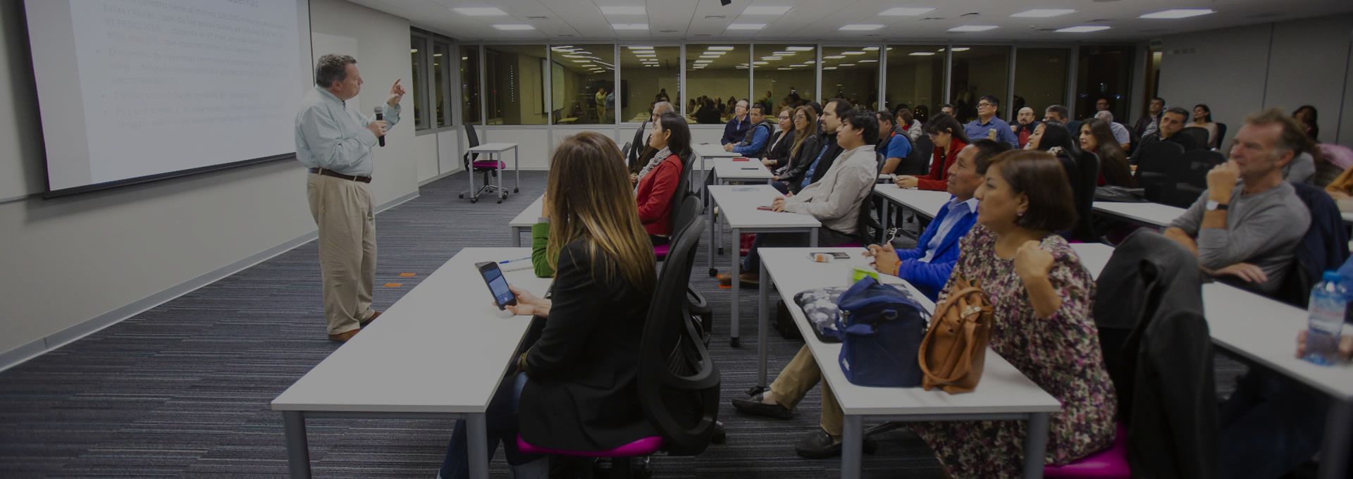 Portada de Noticia Conversatorio “Neurociencias & Empresas” exploró la modulación conductual y su impacto en las organizaciones