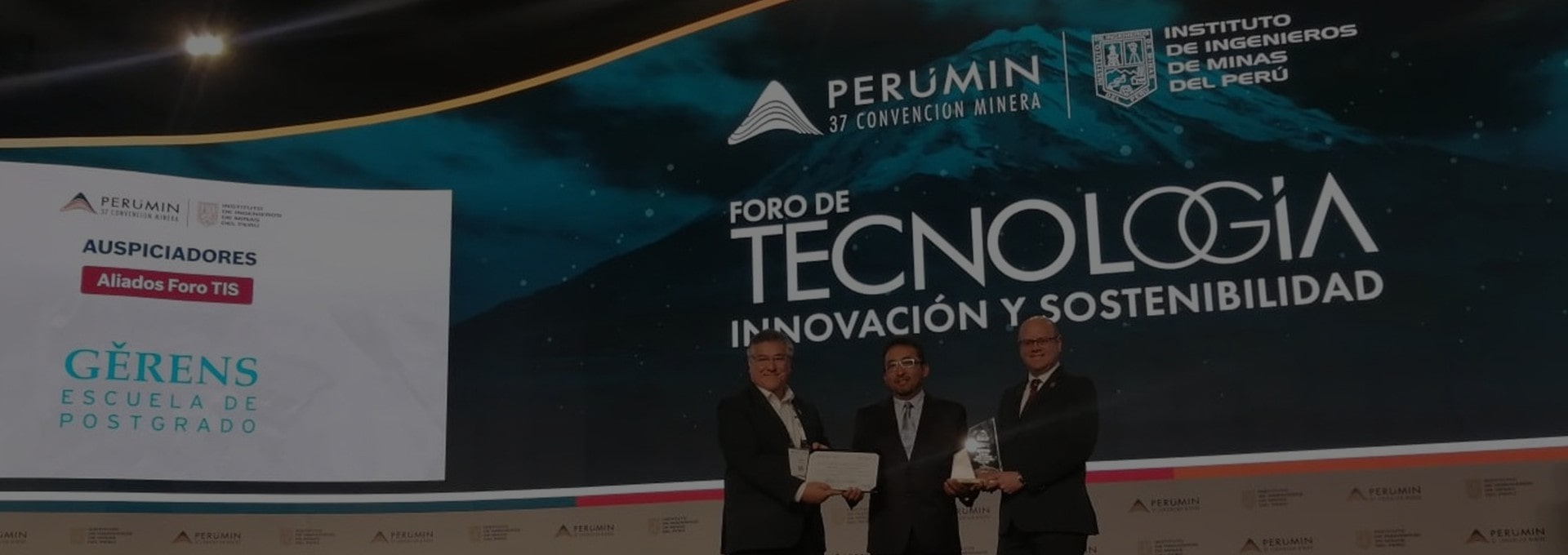 Portada de Noticia Centrum PUCP entrega beca en el marco del Premio Nacional de Minería – PERUMIN 37