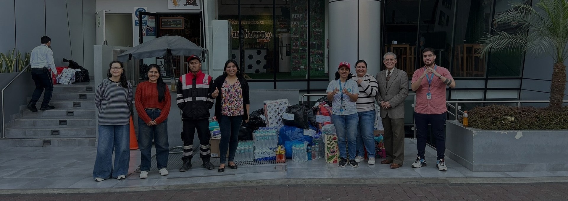 Portada de Noticia Solidaridad en acción: comunidad Centrum PUCP entrega donaciones a familias afectadas por el incendio en Pamplona Alta