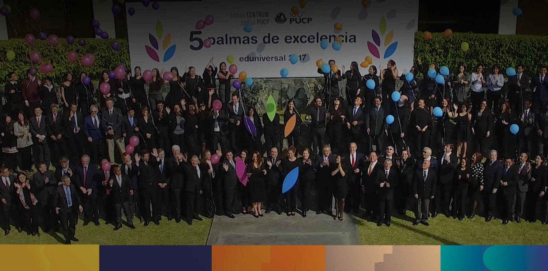 Banner de Foto grupal de la Escuela de Negocios