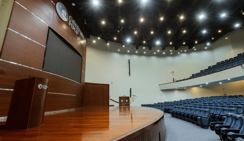 Auditorio Centrum PUCP vacío.