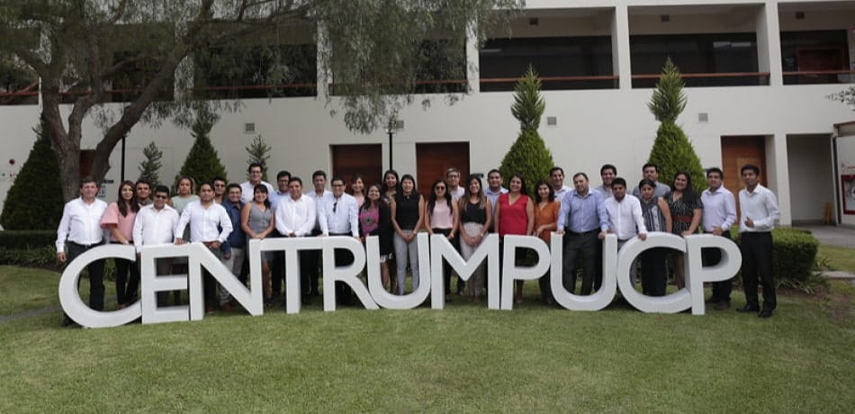 Foto de comunidad en jardín Centrum PUCP