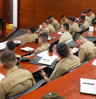 Foto de la nota de Programa In-company de Centrum PUCP con oficiales del Ejército del Perú