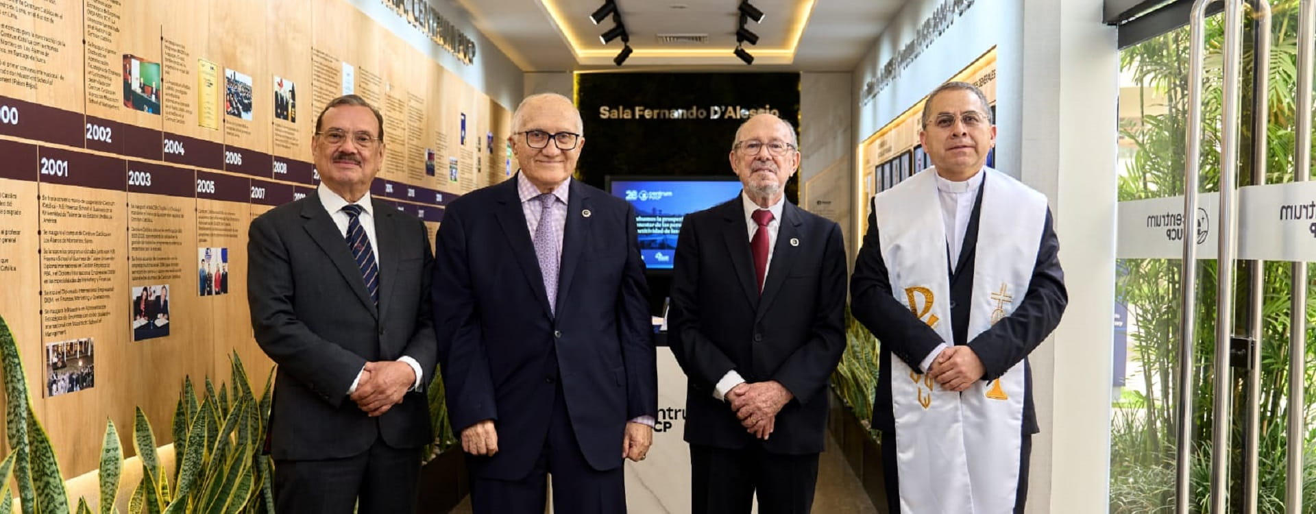 Portada de Noticia Centrum PUCP inauguró la Sala de la Historia Fernando D’Alessio en su 26° aniversario que incluye un recorrido de nuestro legado institucional
