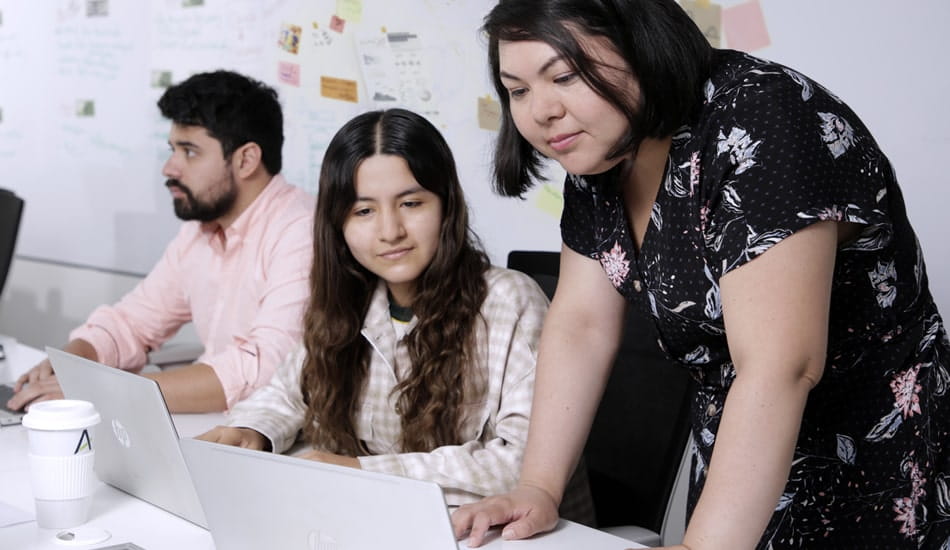 Alumnos llevando clases de Arellano