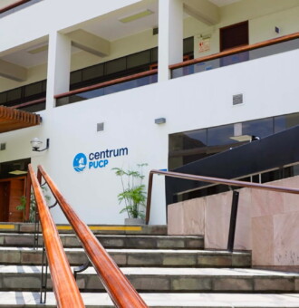 Campus de Centrum PUCP desde su escalera principal
