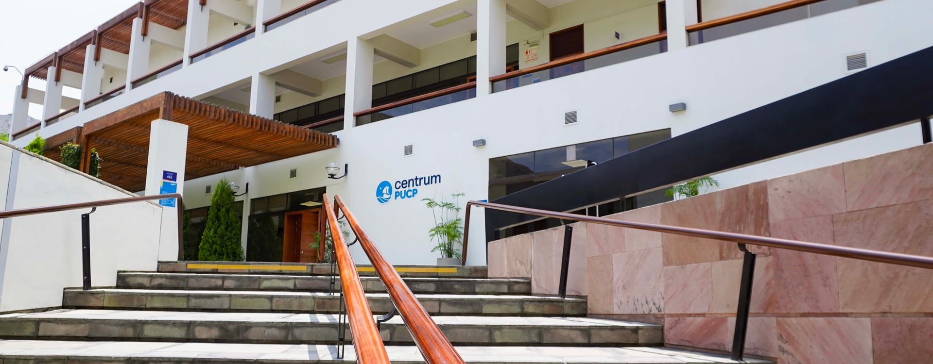 Portada de Noticia Centrum PUCP en el puesto 20 del mundo: la única escuela de negocios peruana entre las mejores a nivel global en Educación Ejecutiva Open