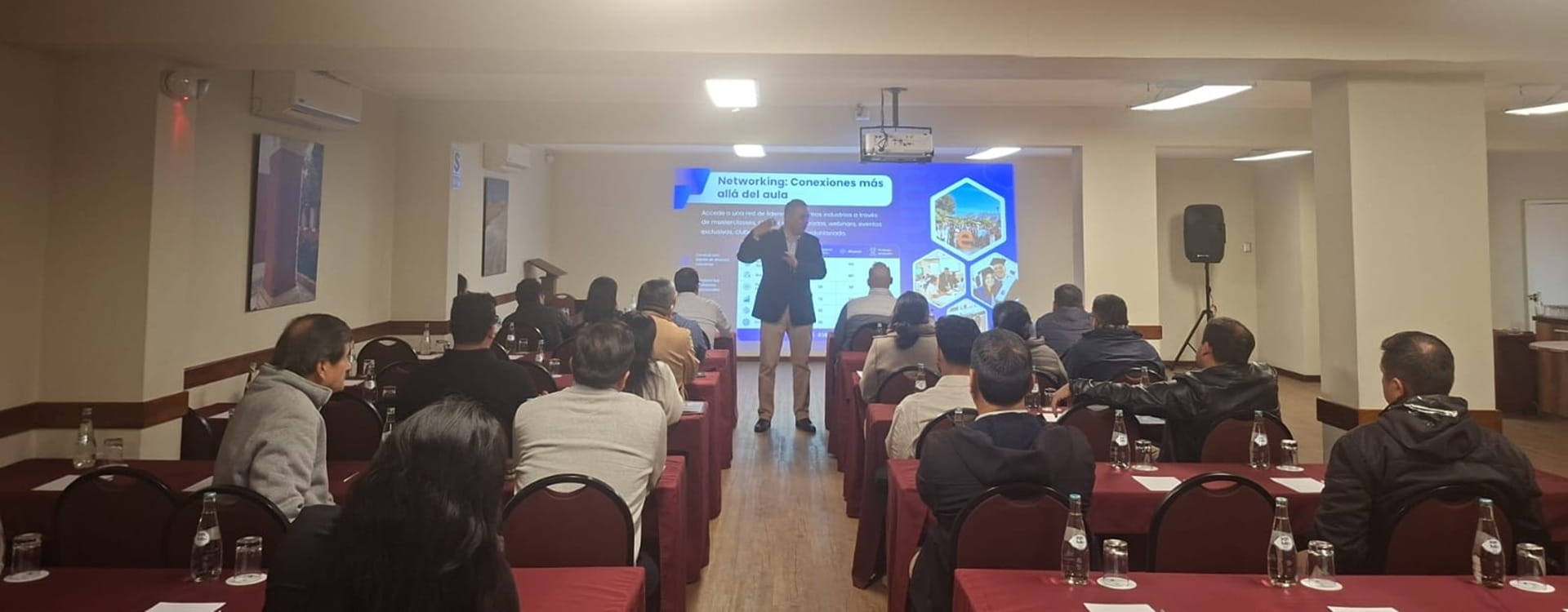 Portada de Noticia Centrum PUCP presentó su propuesta académica a profesionales de Arequipa
