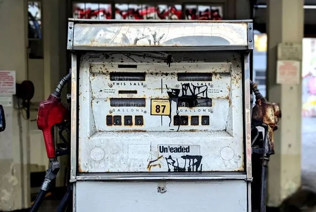 Slog AM: Trump Chooses Oil Over the Constitution, Ferry Service to Kitsap Is Screwed, and the Seattle Times Has a New Blethen in Charge