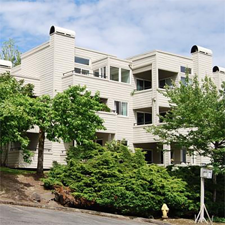 Knollwood Condominiums