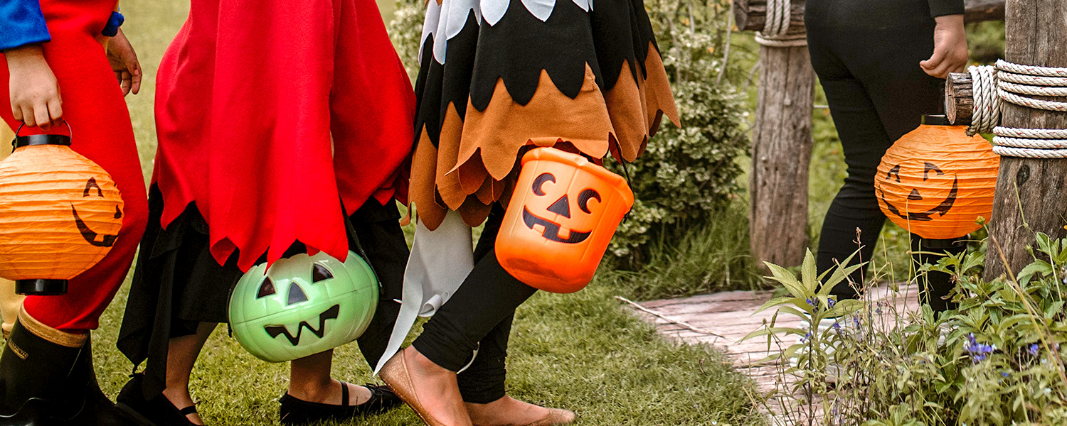 Kids Trick or Treating with Pumpkins