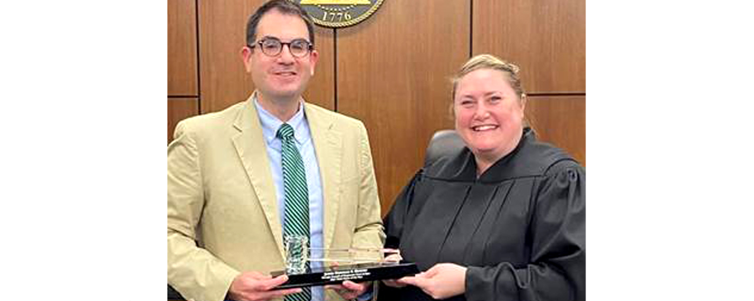 picture of judge murphy accepting the award