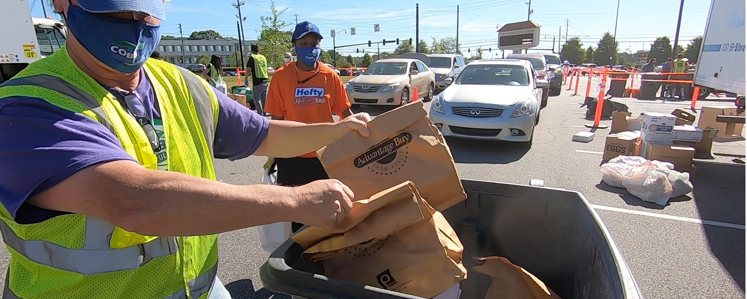 picture of volunteers at the shredding event
