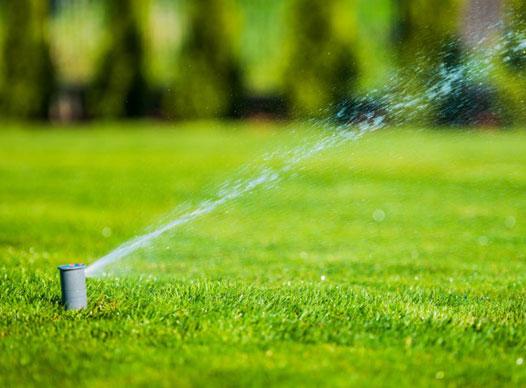 garden-lawn-sprinkler