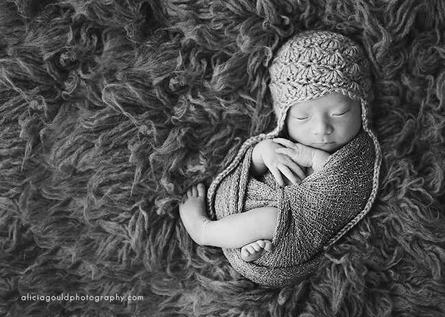 Newborn photography tips | wrapping by Alicia Gould via Click it Up a Notch