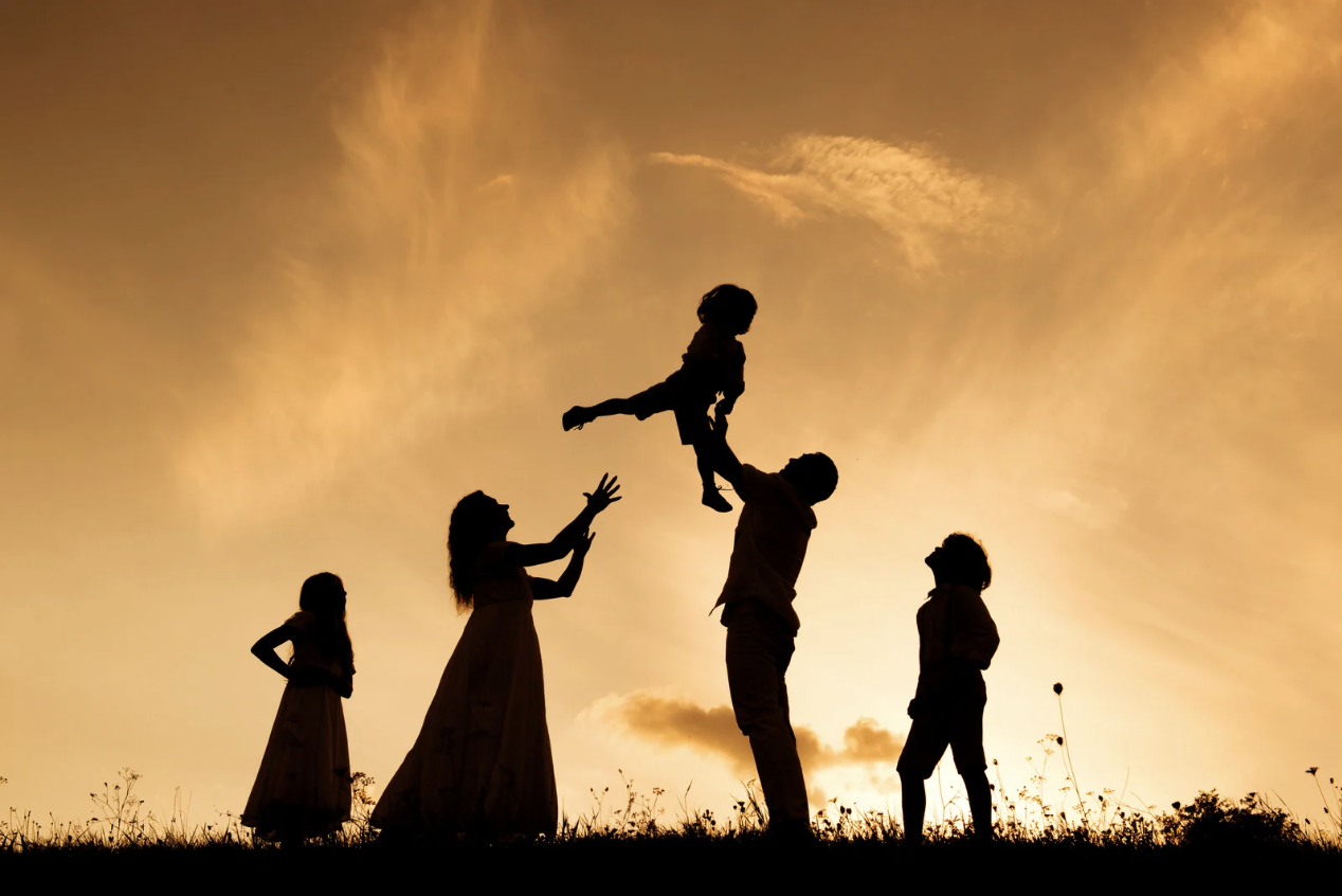 Bevrijding van je Familiesysteem: je Voorouderlijke Energie eren en transformeren – Heling met Do-In Yoga