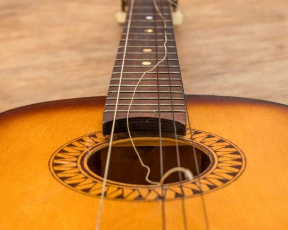 Quand changer ses cordes de guitare acoustique - Cordes usées