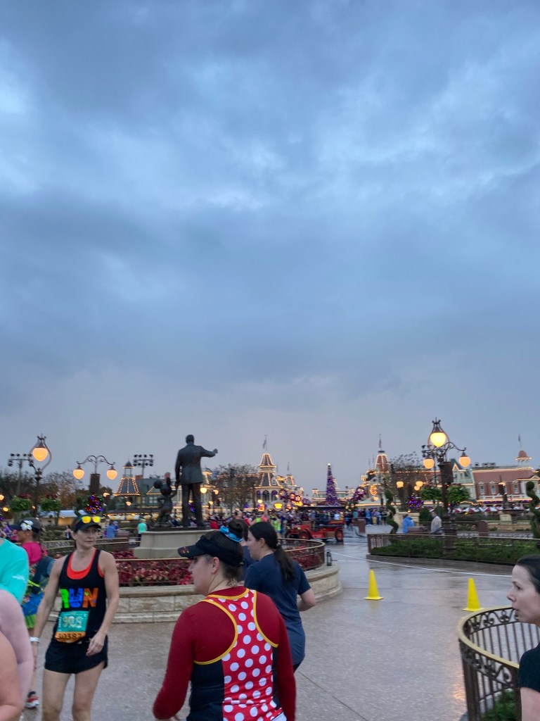 walt waving at the runners