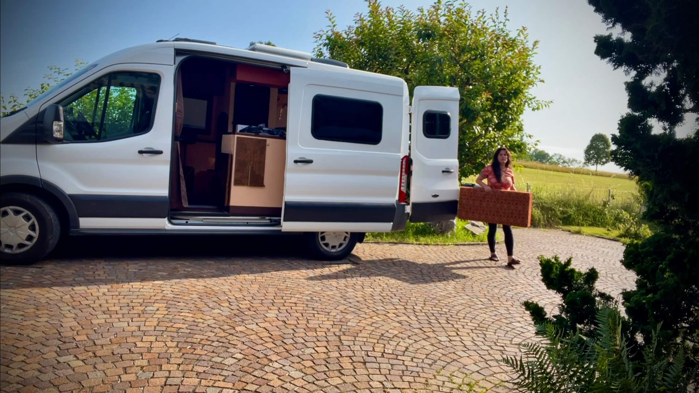 van life solo female traveler favie music