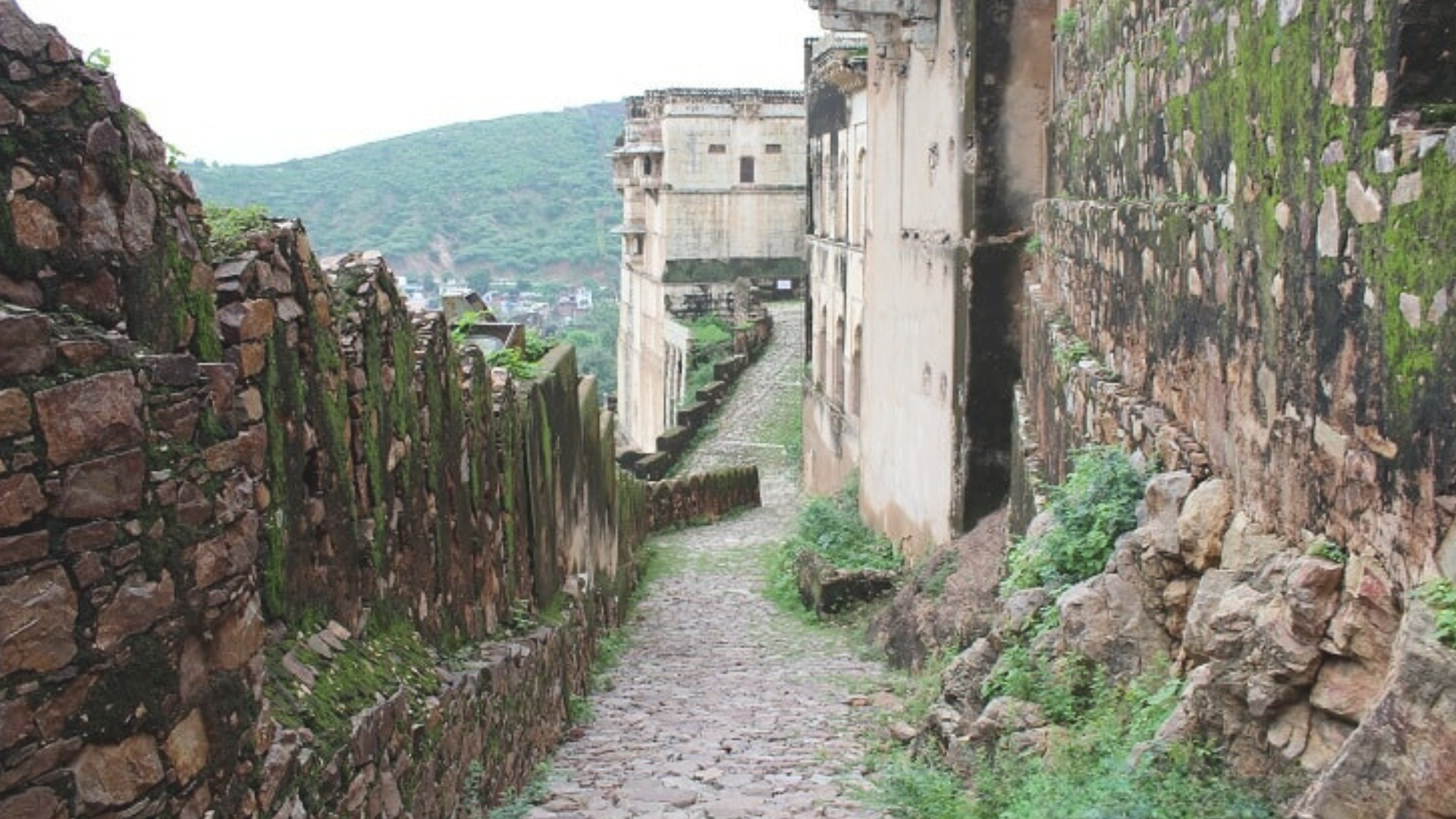 Path between Hathiasal to Chitrashala (picture gallery), Garh Palace, Bundi