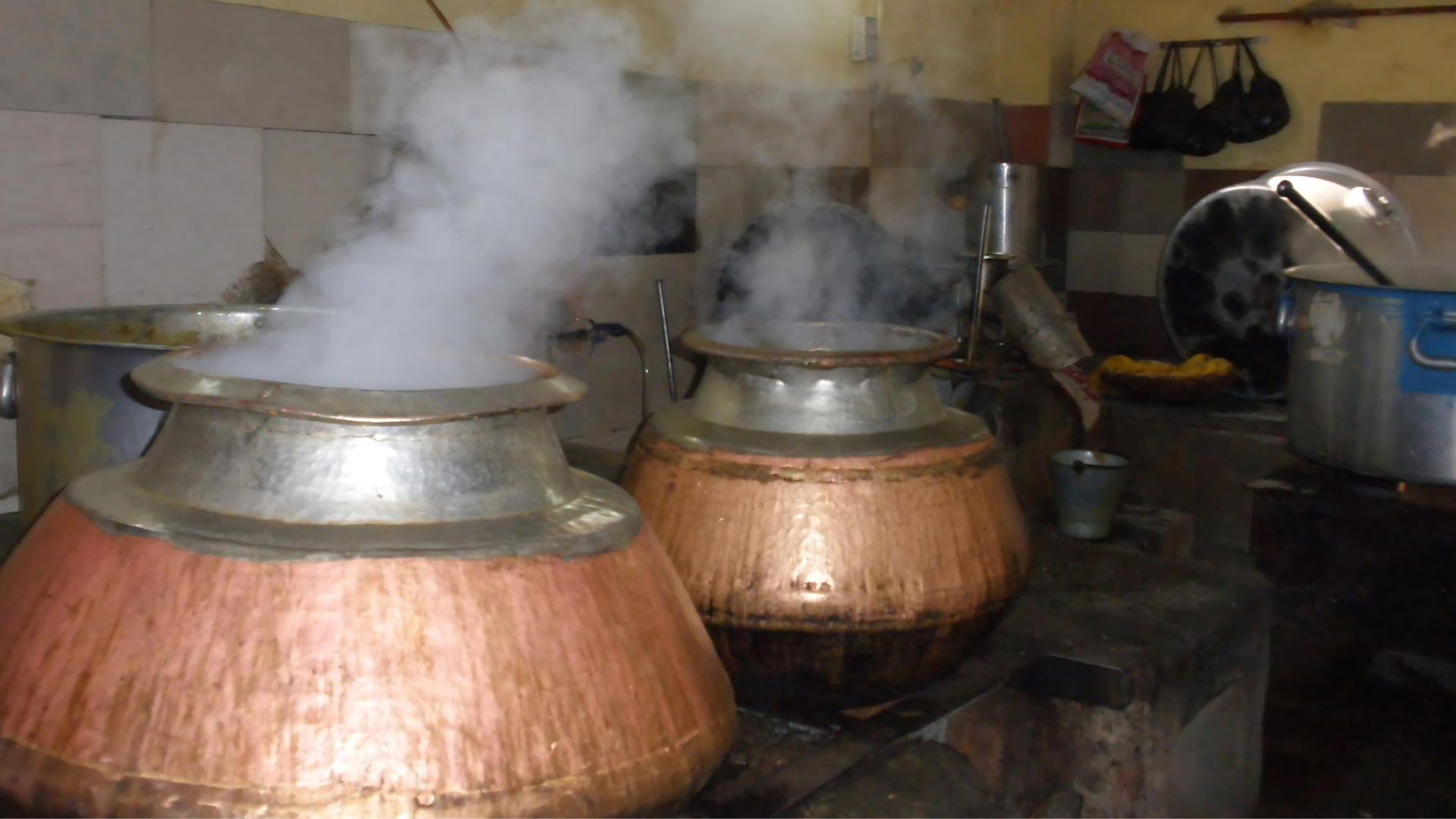 Preparing lunch -Gurdwara Sis Ganj Sahib - Old Delhi