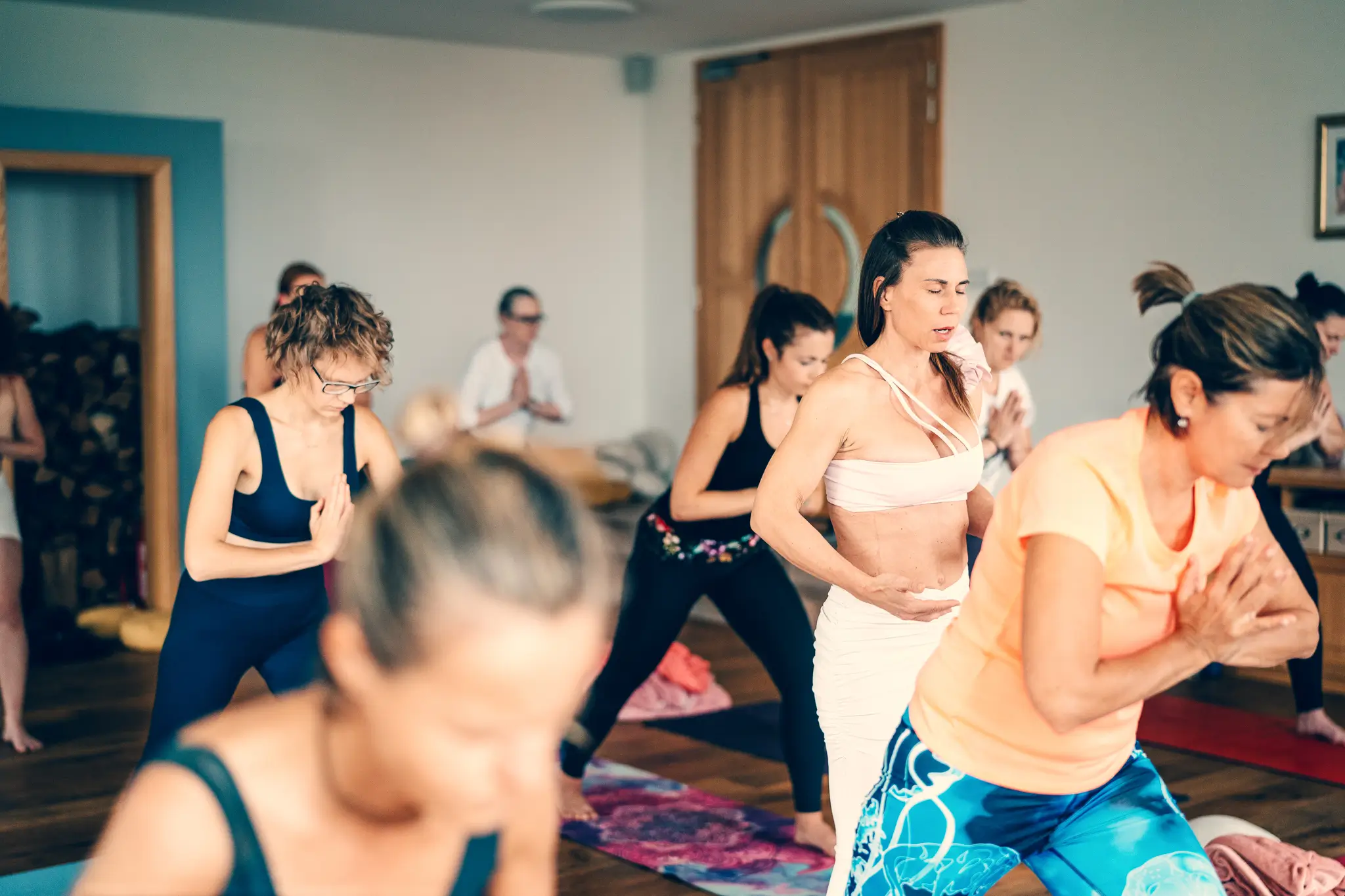 Kristýna Paulus provádí jógou, ásána, workshop