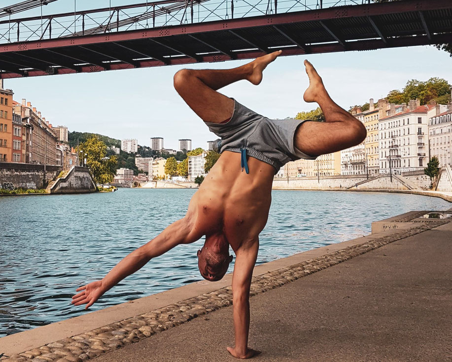 One arm handstand - theo philosport online coaching