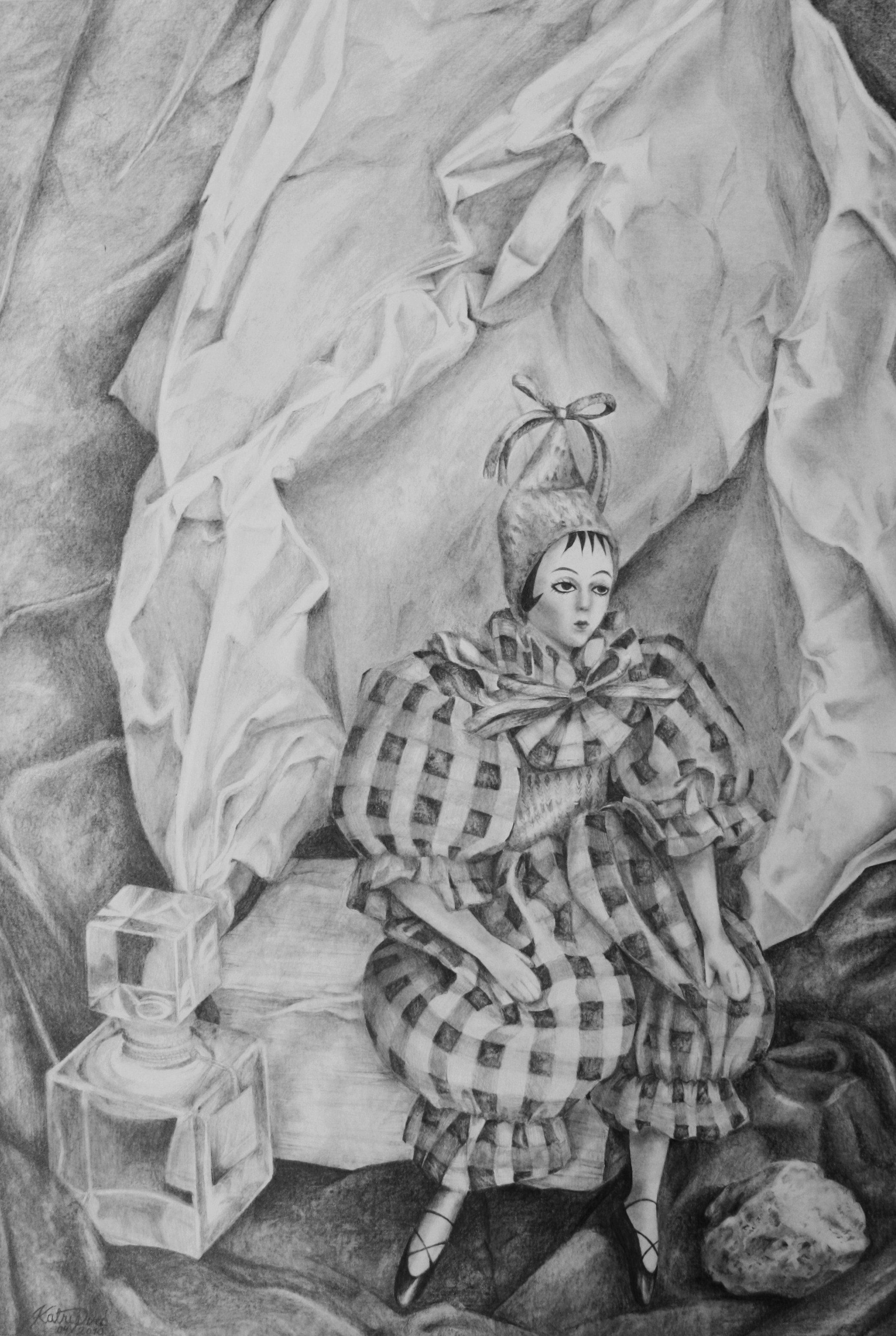 Katri Piri © 2010 Pierrette-asetelma, lyijykynä paperille. Yksityiskokoelma.