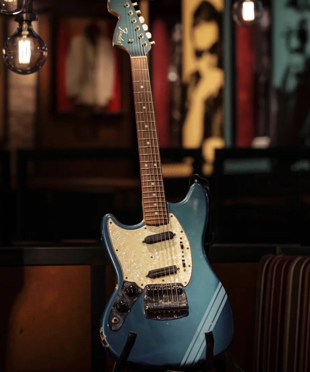 Quelles sont les guitares les plus chères au monde - La Fender Mustang de K. Cobain