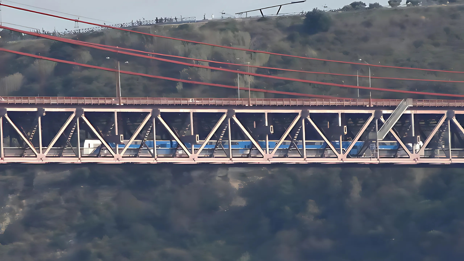 41 25 de Abril Suspension Bridge, Lisbon