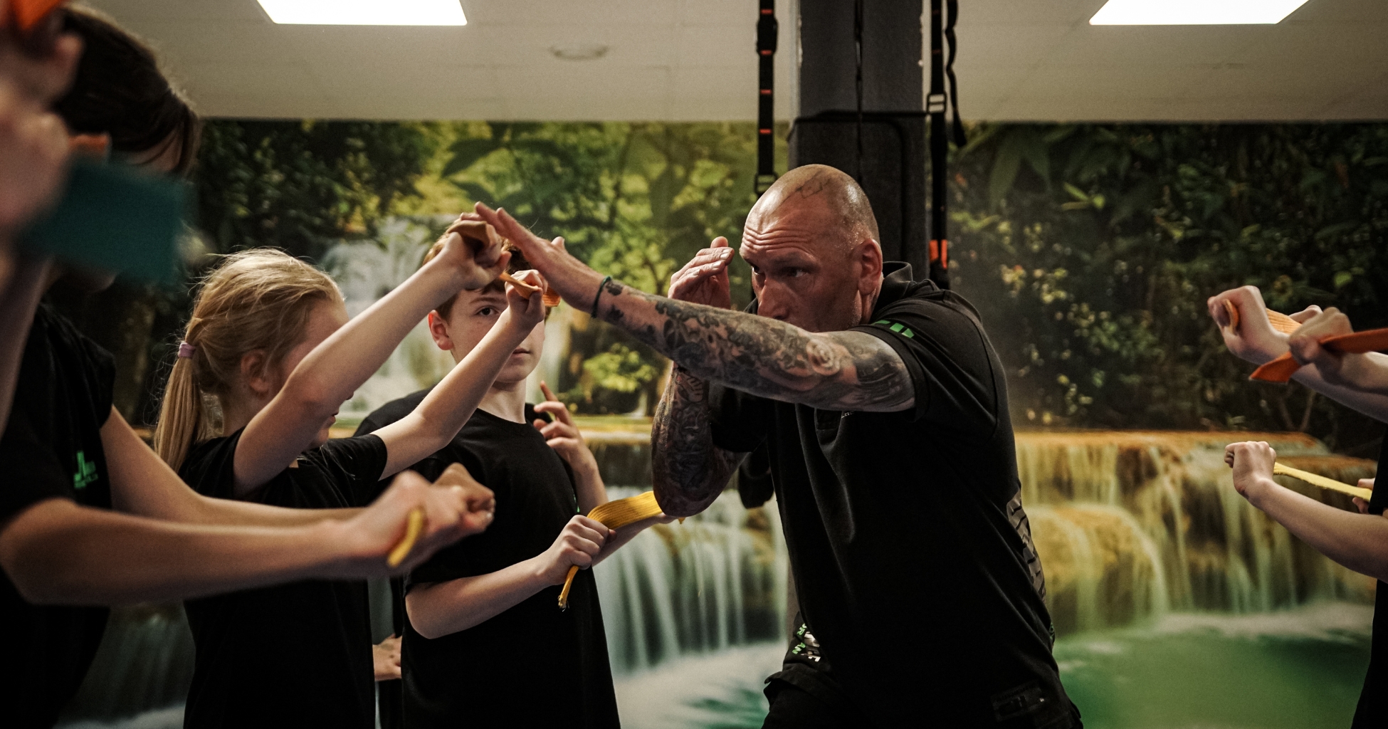 Andreas Wagner trainiert Kinder.