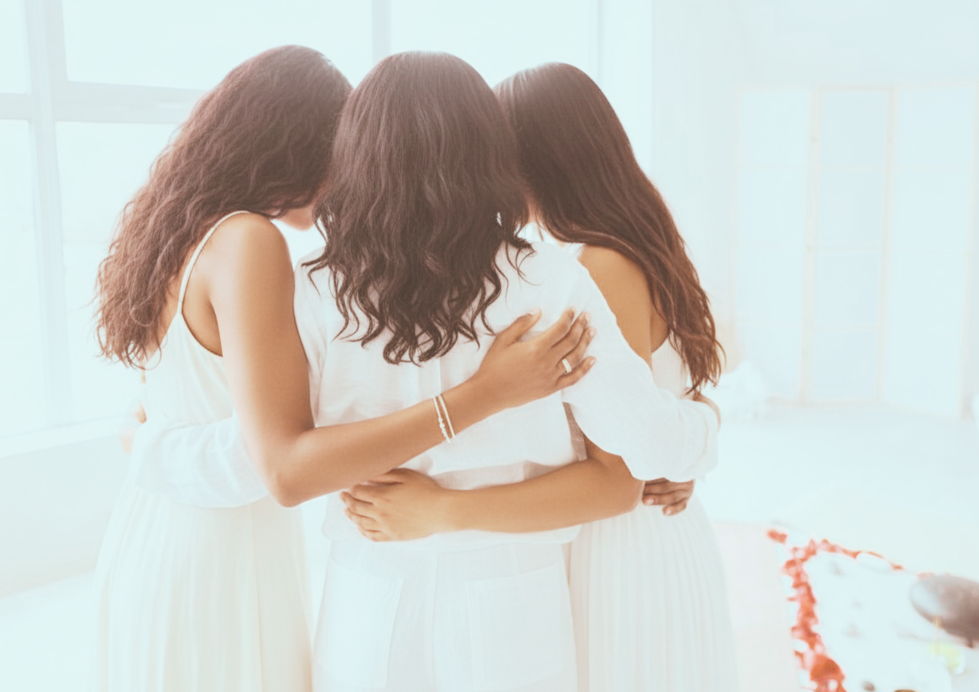 Femmes qui se soutiennent après un accouchement